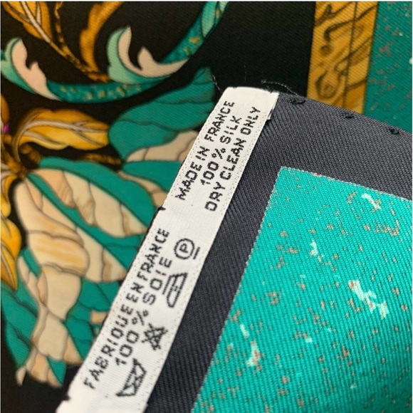 Hermes 100% Silk scarf, bird motif. Full inclusion. - Picture 9 of 12